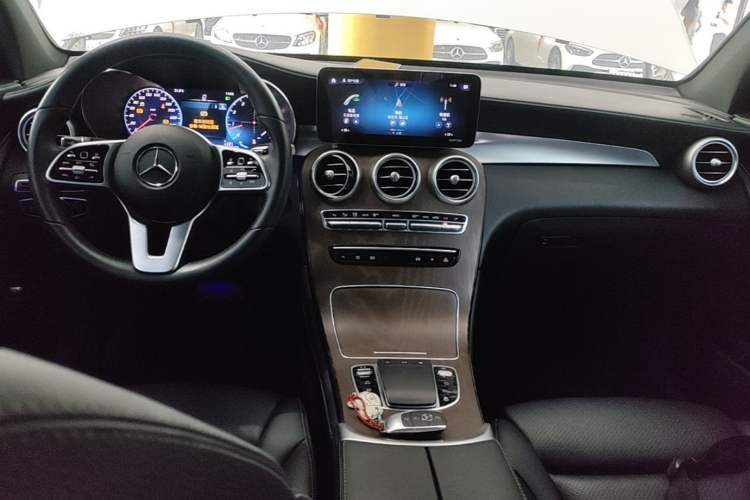 Used Mercedes-Benz GLC 2020 GLC 300 L 4MATIC Dynamic Edition Center Console