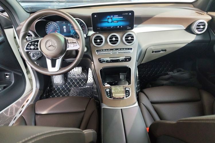 Used Mercedes-Benz GLC 2020 GLC 300 L 4MATIC Dynamic Edition Center Console