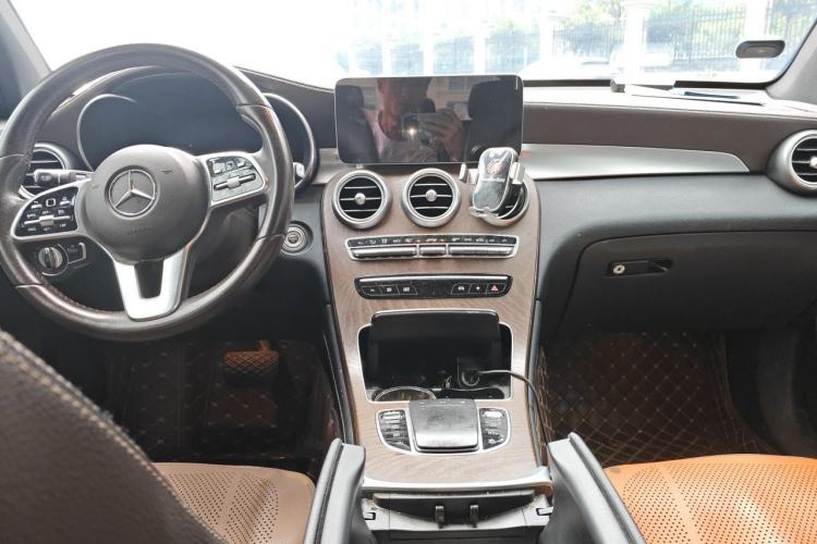Used Mercedes-Benz GLC 2020 GLC 300 L 4MATIC Dynamic Edition Center Console