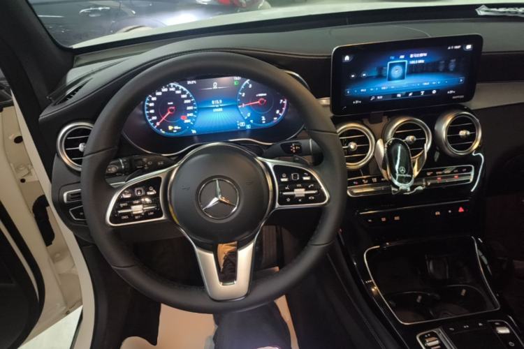 Used Mercedes-Benz GLC 2020 Facelifted GLC 260 L 4MATIC Dynamic Edition Center Console
