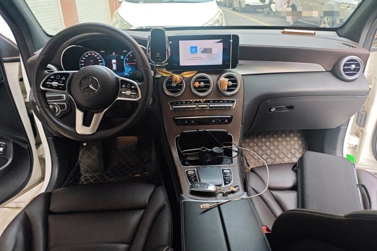 Used Mercedes-Benz GLC 2020 Facelift GLC 300 L 4MATIC Dynamic Edition Center Console
