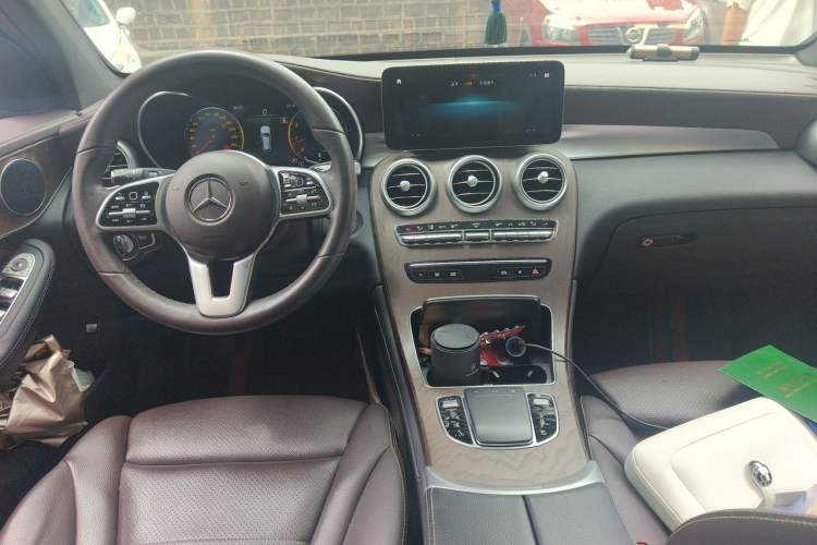 Used Mercedes-Benz GLC 2020 Facelift GLC 300 L 4MATIC Dynamic Edition Center Console