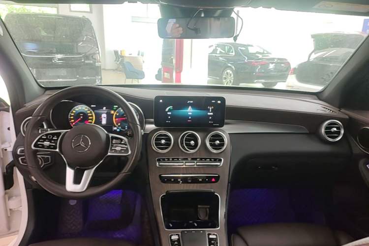 Used Mercedes-Benz GLC 2020 Facelift GLC 300 L 4MATIC Dynamic Edition Center Console