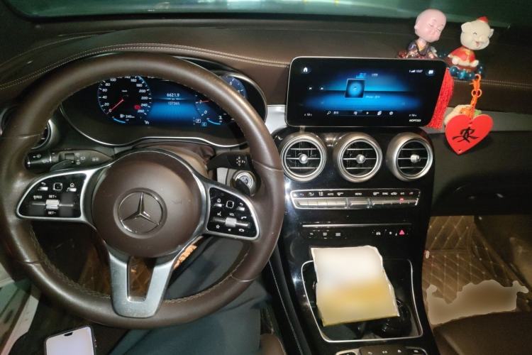 Used Mercedes-Benz GLC 2020 Facelifted GLC 260 L 4MATIC Dynamic Edition Center Console