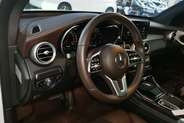 Used Mercedes-Benz GLC 2020 Facelifted GLC 260 L 4MATIC Dynamic Edition Center Console