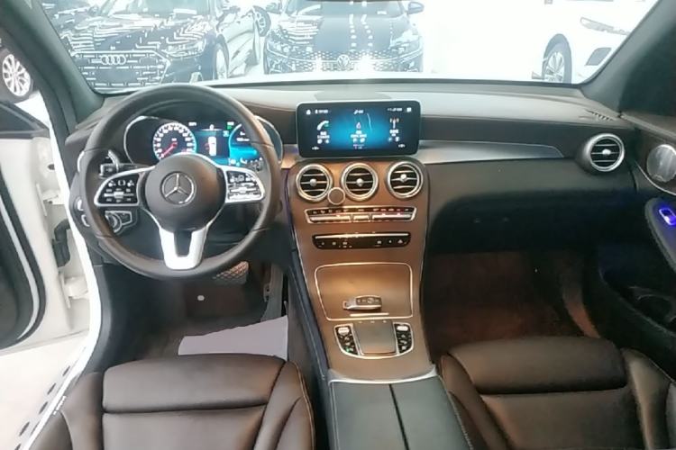 Used Mercedes-Benz GLC 2020 GLC 300 L 4MATIC Dynamic Edition Center Console