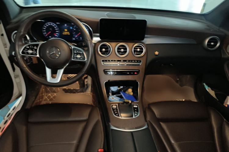 Used Mercedes-Benz GLC 2020 Facelift GLC 300 L 4MATIC Dynamic Edition Center Console