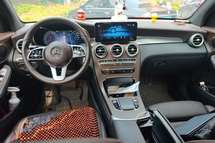 Used Mercedes-Benz GLC 2020 Facelift GLC 300 L 4MATIC Dynamic Edition Center Console
