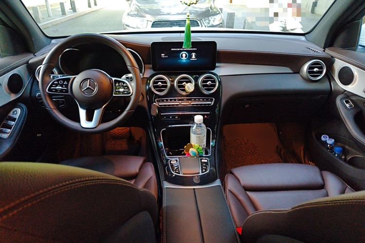 Used Mercedes-Benz GLC 2020 Facelifted GLC 260 L 4MATIC Dynamic Edition Center Console