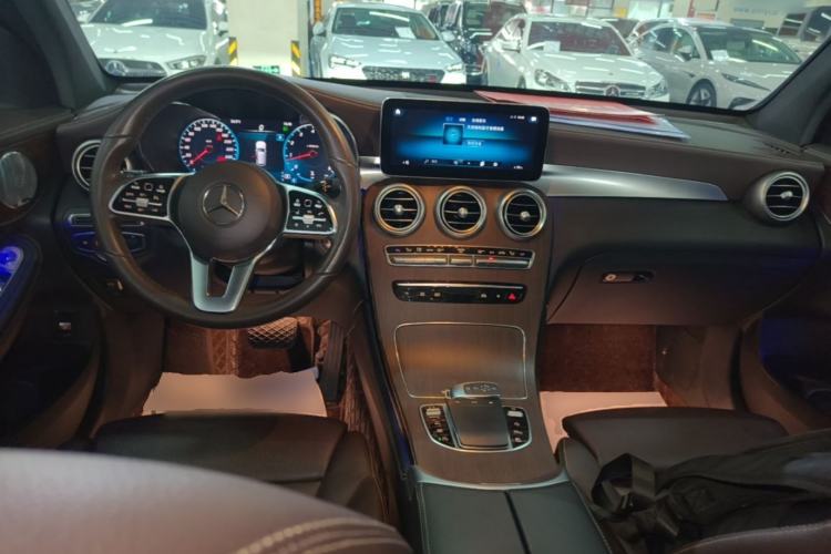 Used Mercedes-Benz GLC 2020 Facelifted GLC 300 L 4MATIC AMG-Line Center Console