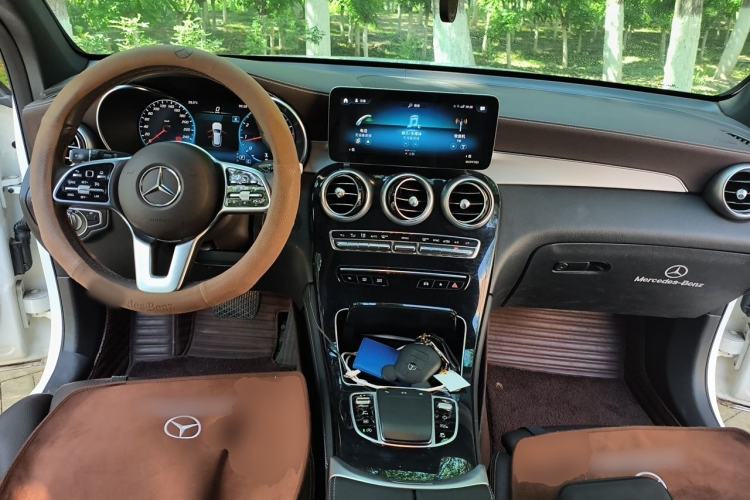 Used Mercedes-Benz GLC 2020 GLC 260 L 4MATIC Luxury Model Center Console