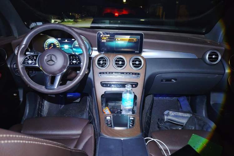 Used Mercedes-Benz GLC 2020 GLC 260 L 4MATIC Luxury Model Center Console