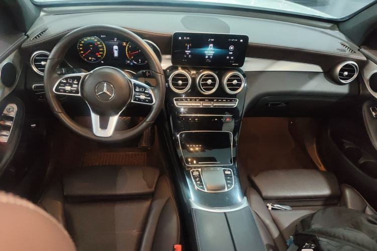 Used Mercedes-Benz GLC 2020 Facelifted GLC 260 L 4MATIC Dynamic Edition Center Console