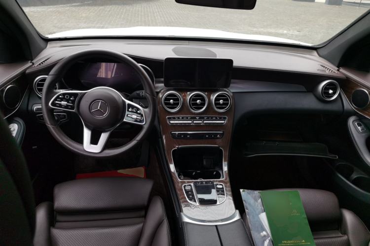 Used Mercedes-Benz GLC 2020 Facelift GLC 300 L 4MATIC Dynamic Edition Center Console