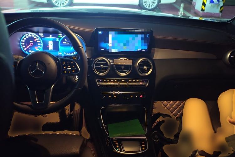Used Mercedes-Benz GLC 2020 Facelifted GLC 260 L 4MATIC Dynamic Edition Center Console