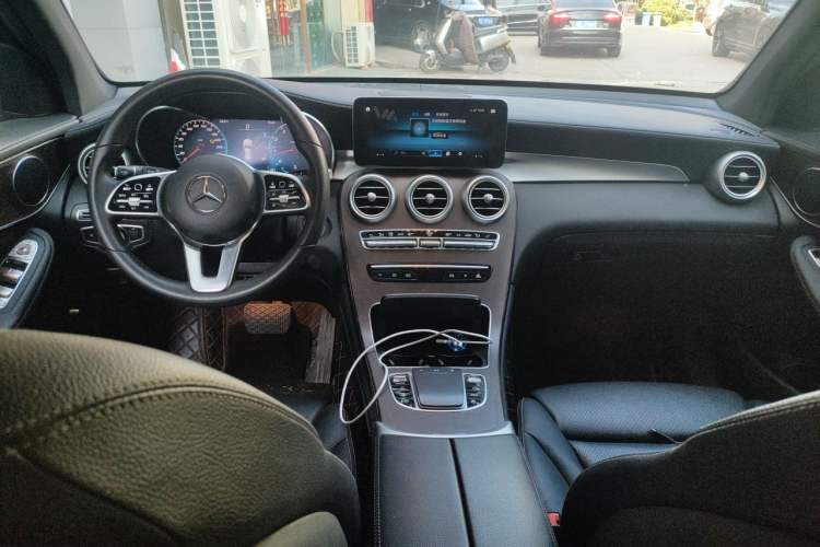Used Mercedes-Benz GLC 2020 Facelift GLC 260 L 4MATIC Luxury Edition Center Console