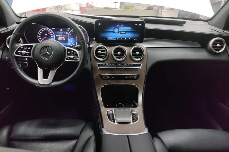 Used Mercedes-Benz GLC 2020 GLC 300 L 4MATIC Dynamic Edition Center Console