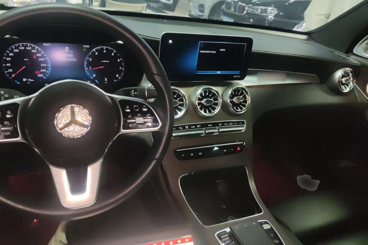 Used Mercedes-Benz GLC 2020 GLC 300 L 4MATIC Dynamic Edition Center Console