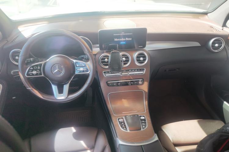 Used Mercedes-Benz GLC 2020 GLC 300 L 4MATIC Dynamic Edition Center Console