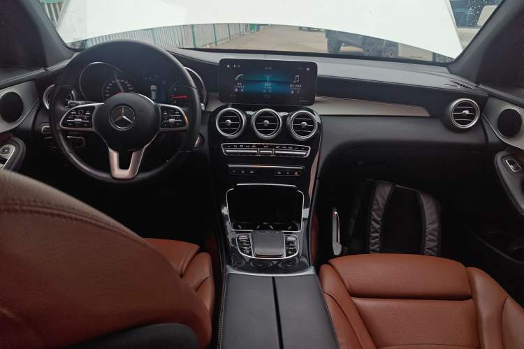 Used Mercedes-Benz GLC 2020 GLC 260 L 4MATIC Dynamic Model Center Console