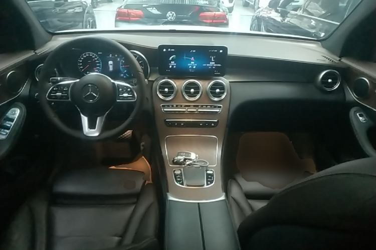 Used Mercedes-Benz GLC 2020 GLC 260 L 4MATIC Luxury Model Center Console