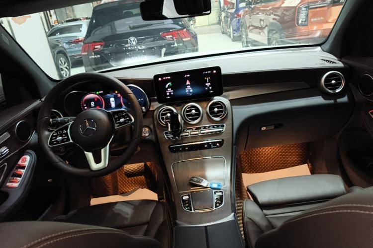 Used Mercedes-Benz GLC 2020 Facelift GLC 300 L 4MATIC Dynamic Edition Center Console