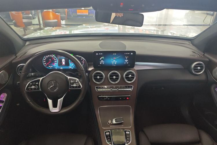 Used Mercedes-Benz GLC 2020 GLC 300 L 4MATIC Dynamic Edition Center Console