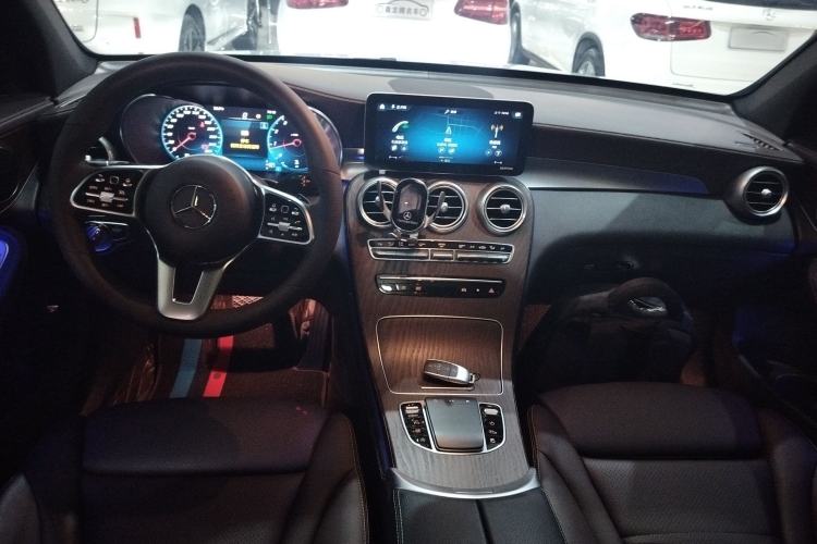 Used Mercedes-Benz GLC 2020 Facelift GLC 300 L 4MATIC Dynamic Edition Center Console