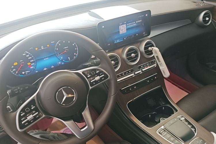 Used Mercedes-Benz GLC 2020 GLC 300 L 4MATIC Luxury Model Center Console