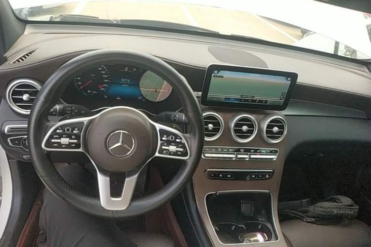 Used Mercedes-Benz GLC 2020 Facelift GLC 300 L 4MATIC Dynamic Edition Center Console