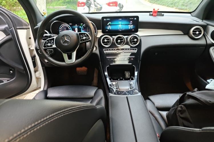 Used Mercedes-Benz GLC 2020 Facelifted GLC 260 L 4MATIC Dynamic Edition Center Console