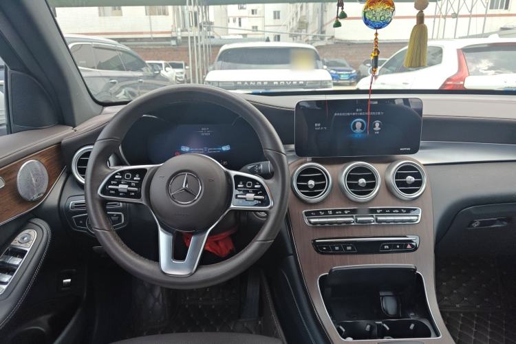 Used Mercedes-Benz GLC 2020 GLC 300 L 4MATIC Dynamic Edition Center Console