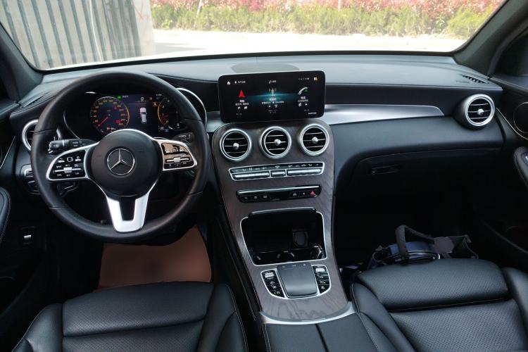 Used Mercedes-Benz GLC 2020 Facelift GLC 300 L 4MATIC Dynamic Edition Center Console