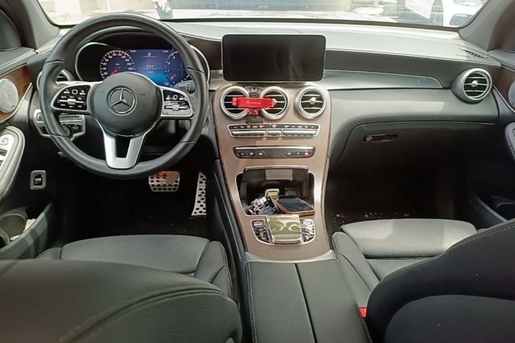 Used Mercedes-Benz GLC 2020 Facelift GLC 300 L 4MATIC Dynamic Edition Center Console