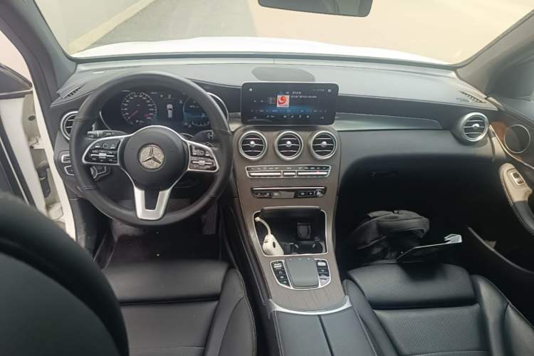 Used Mercedes-Benz GLC 2020 Facelift GLC 260 L 4MATIC Luxury Edition Center Console