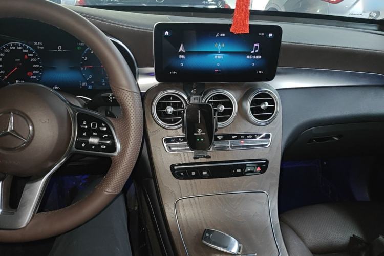 Used Mercedes-Benz GLC 2020 Facelift GLC 300 L 4MATIC Dynamic Edition Center Console