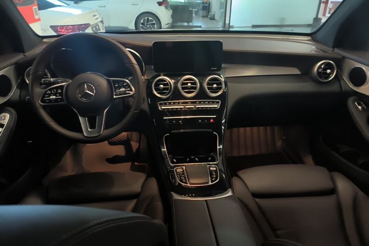 Used Mercedes-Benz GLC 2020 Facelifted GLC 260 L 4MATIC Dynamic Edition Center Console