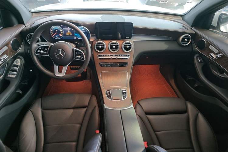 Used Mercedes-Benz GLC 2020 GLC 300 L 4MATIC Dynamic Edition Center Console