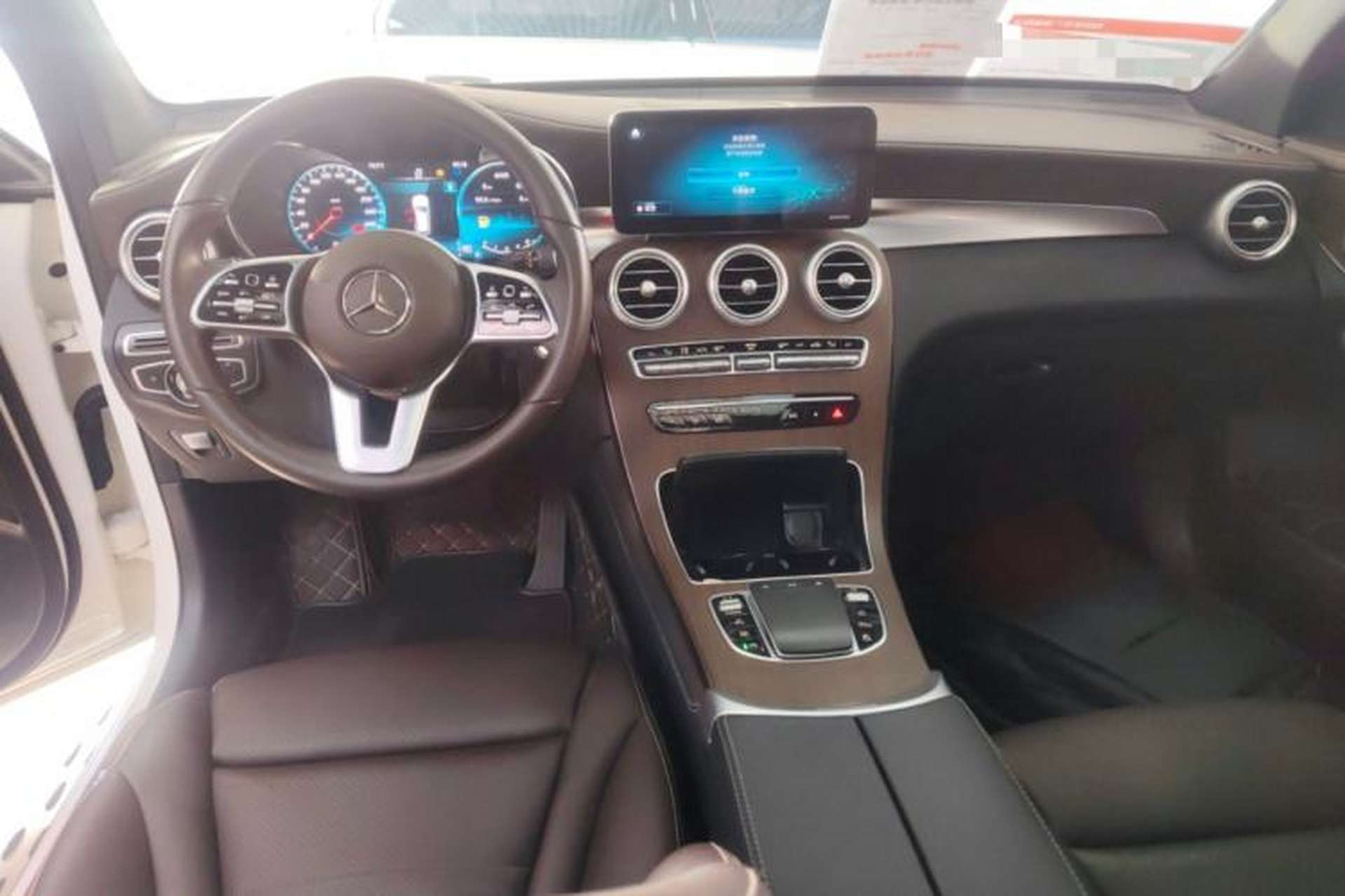 Used Mercedes-Benz GLC 2020 GLC 300 L 4MATIC Dynamic Edition Center Console