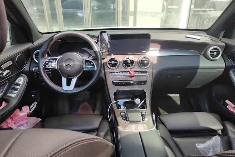 Used Mercedes-Benz GLC 2020 Facelift GLC 260 L 4MATIC Luxury Edition Center Console