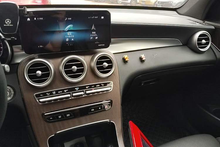 Used Mercedes-Benz GLC 2020 Facelift GLC 300 L 4MATIC Dynamic Edition Center Console