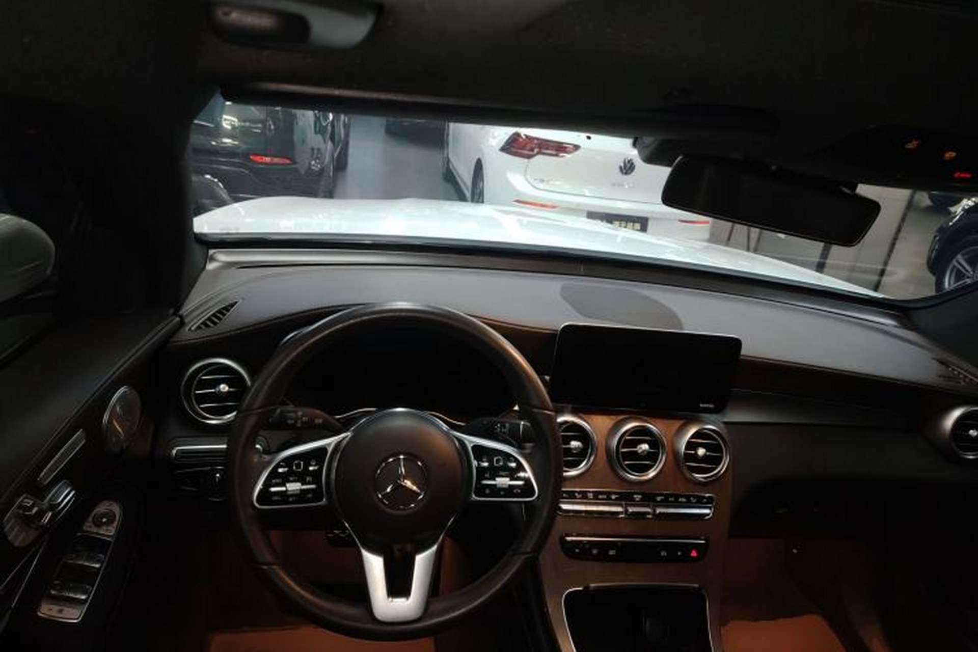 Used Mercedes-Benz GLC 2020 Facelift GLC 300 L 4MATIC Dynamic Edition Center Console