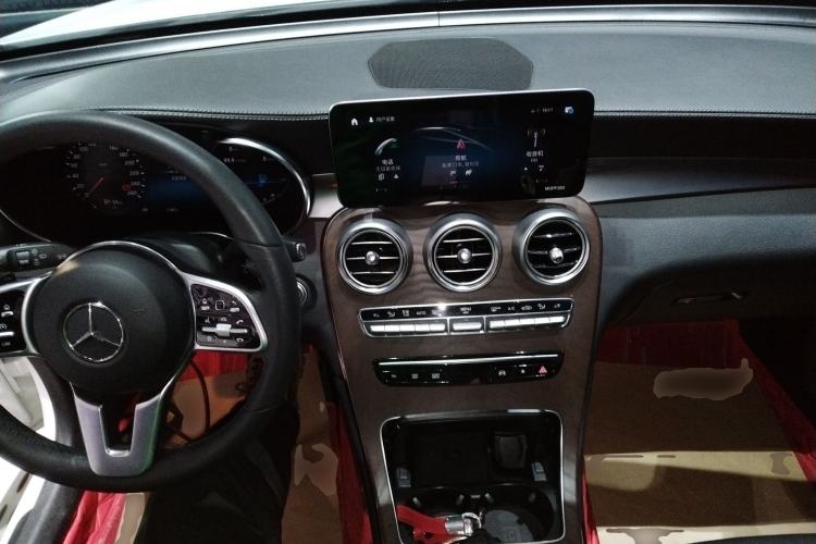 Used Mercedes-Benz GLC 2020 Facelift GLC 300 L 4MATIC Dynamic Edition Center Console