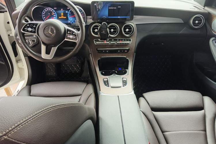 Used Mercedes-Benz GLC 2020 Facelifted GLC 300 L 4MATIC Luxury Edition Center Console