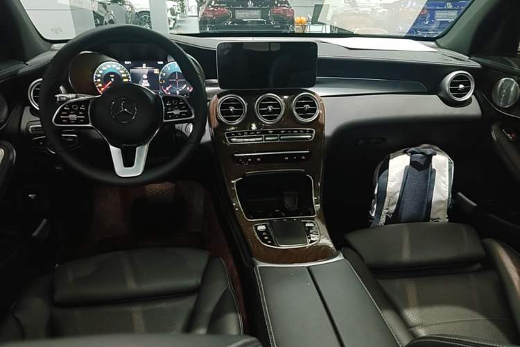 Used Mercedes-Benz GLC 2020 Facelift GLC 300 L 4MATIC Dynamic Edition Center Console
