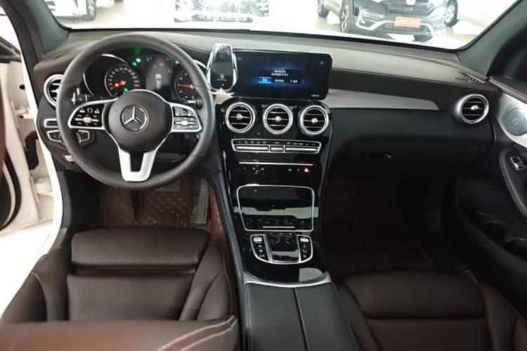 Used Mercedes-Benz GLC 2020 GLC 260 L 4MATIC Dynamic Model Center Console