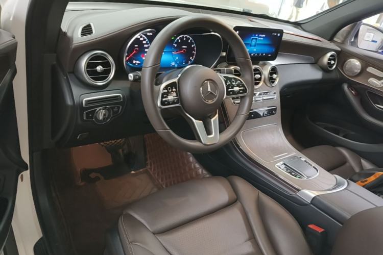 Used Mercedes-Benz GLC 2020 Facelift GLC 300 L 4MATIC Dynamic Edition Center Console