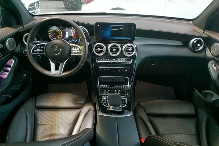Used Mercedes-Benz GLC 2020 Facelifted GLC 260 L 4MATIC Dynamic Edition Center Console