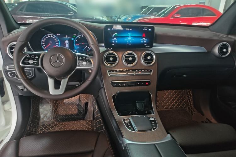 Used Mercedes-Benz GLC 2020 Facelift GLC 300 L 4MATIC Dynamic Edition Center Console