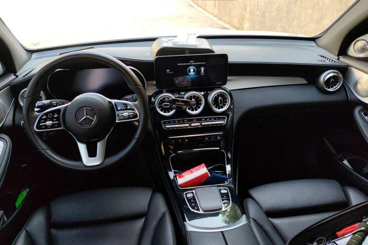 Used Mercedes-Benz GLC 2020 Facelifted GLC 260 L 4MATIC Dynamic Edition Center Console